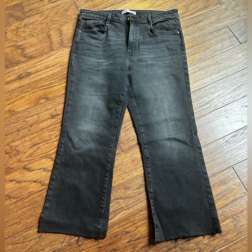 Zara High-Waisted Cropped Flare Raw Hem Jeans Black Size 12